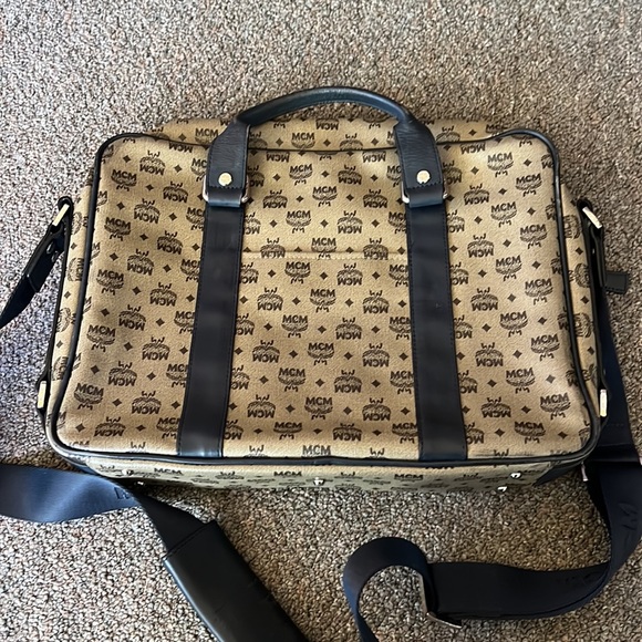 COPY - COPY - MCM MESSENGER BAG AUTHENTIC - Picture 4 of 9